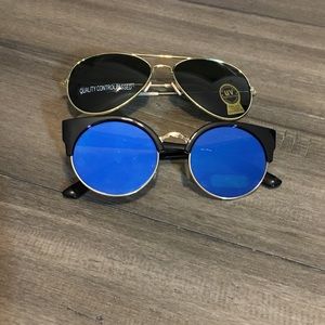 Two pairs for $6.00 sunglasses 🕶👓